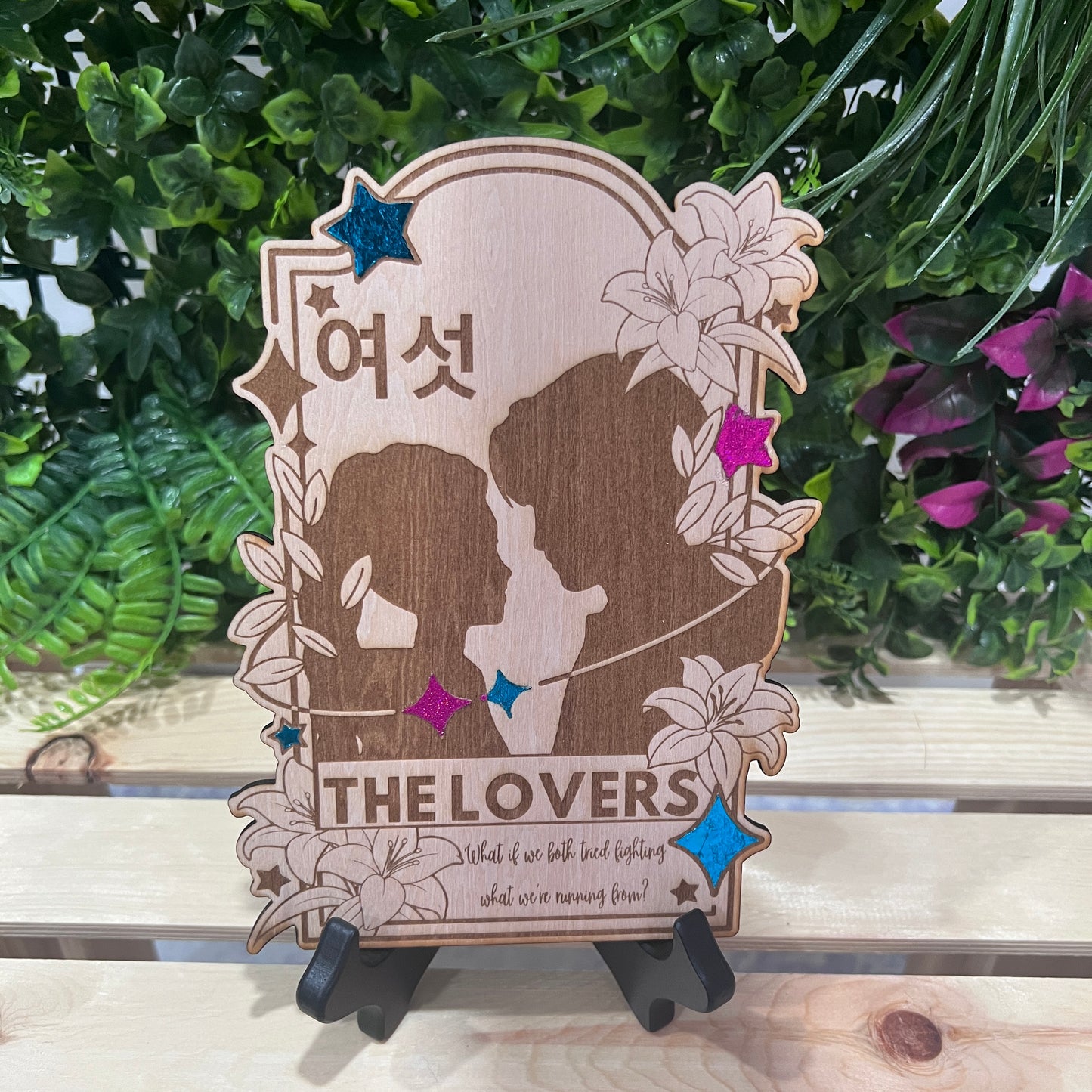Wooden tarot card with foil accents featuring Jinu and Rumi as The Lovers from KPOP Demon Hunters. Laser engraved on basswood, perfect for fans of KPOP, tarot, or witchcore decor.