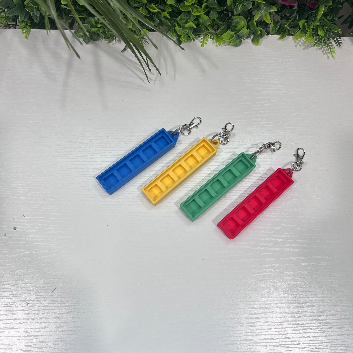 Helldivers 2-inspired keychain clicker featuring mechanical arrow keys. A perfect fidget toy for gamers, stress relief, and tactical clicking action.
