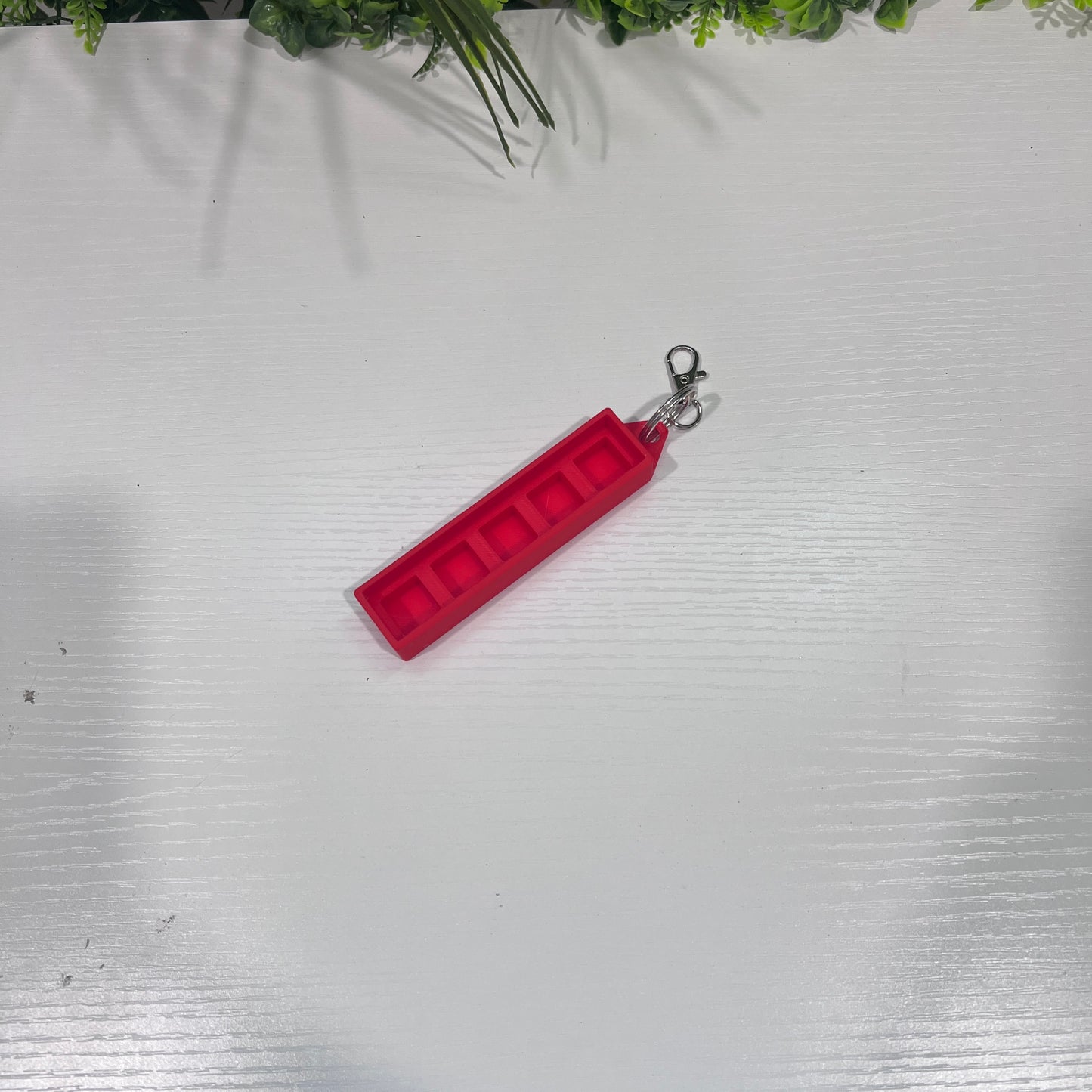 Helldivers 2-inspired keychain clicker featuring mechanical arrow keys. A perfect fidget toy for gamers, stress relief, and tactical clicking action.