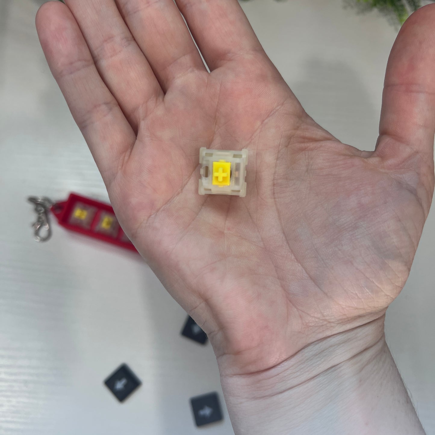 Helldivers 2-inspired keychain clicker featuring mechanical arrow keys. A perfect fidget toy for gamers, stress relief, and tactical clicking action.