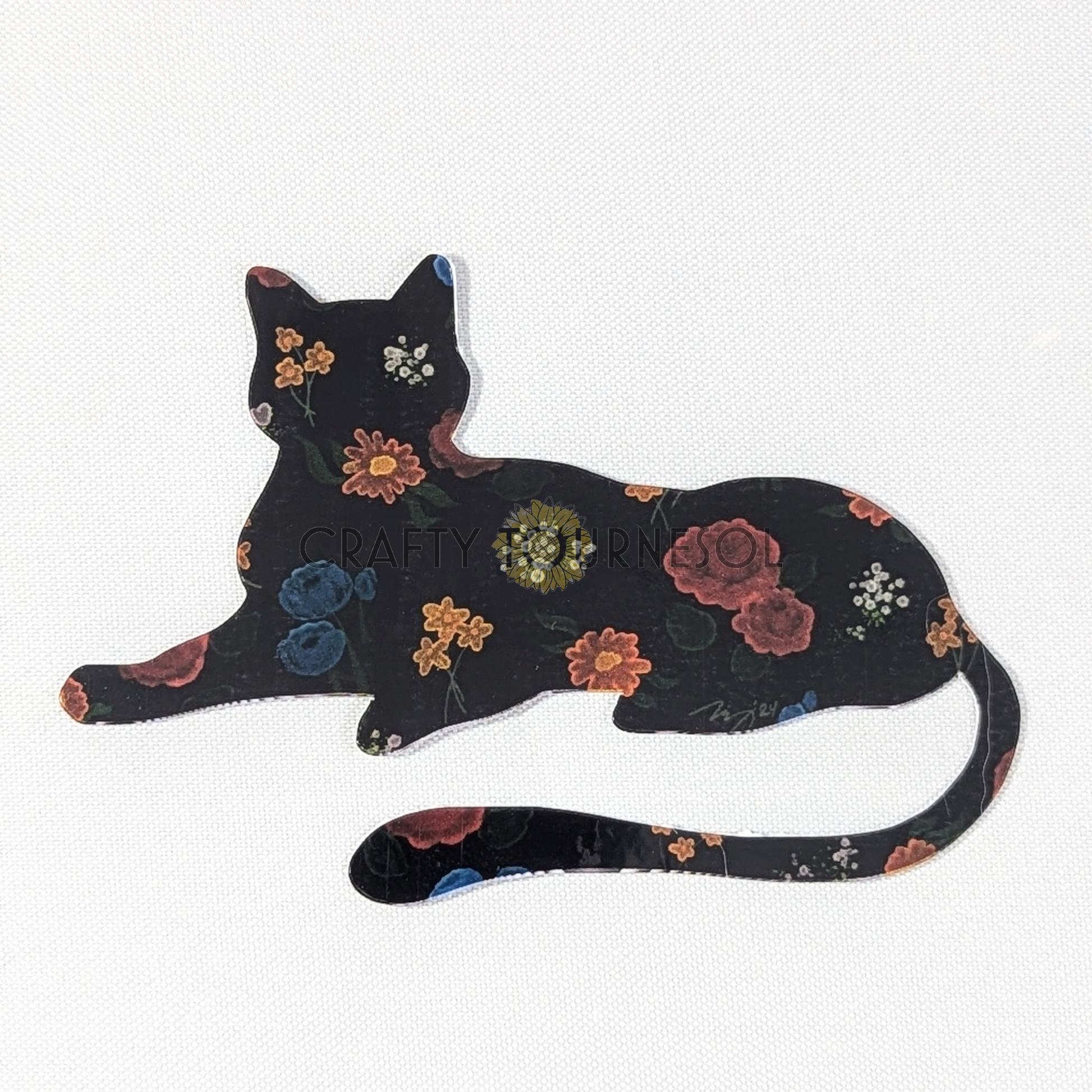 "Sticker of a black cat silhouette adorned with vintage floral patterns, perfect for cat lovers and fans of elegant, nature-inspired decor. Adds a touch of charm to notebooks, laptops, or personal items."