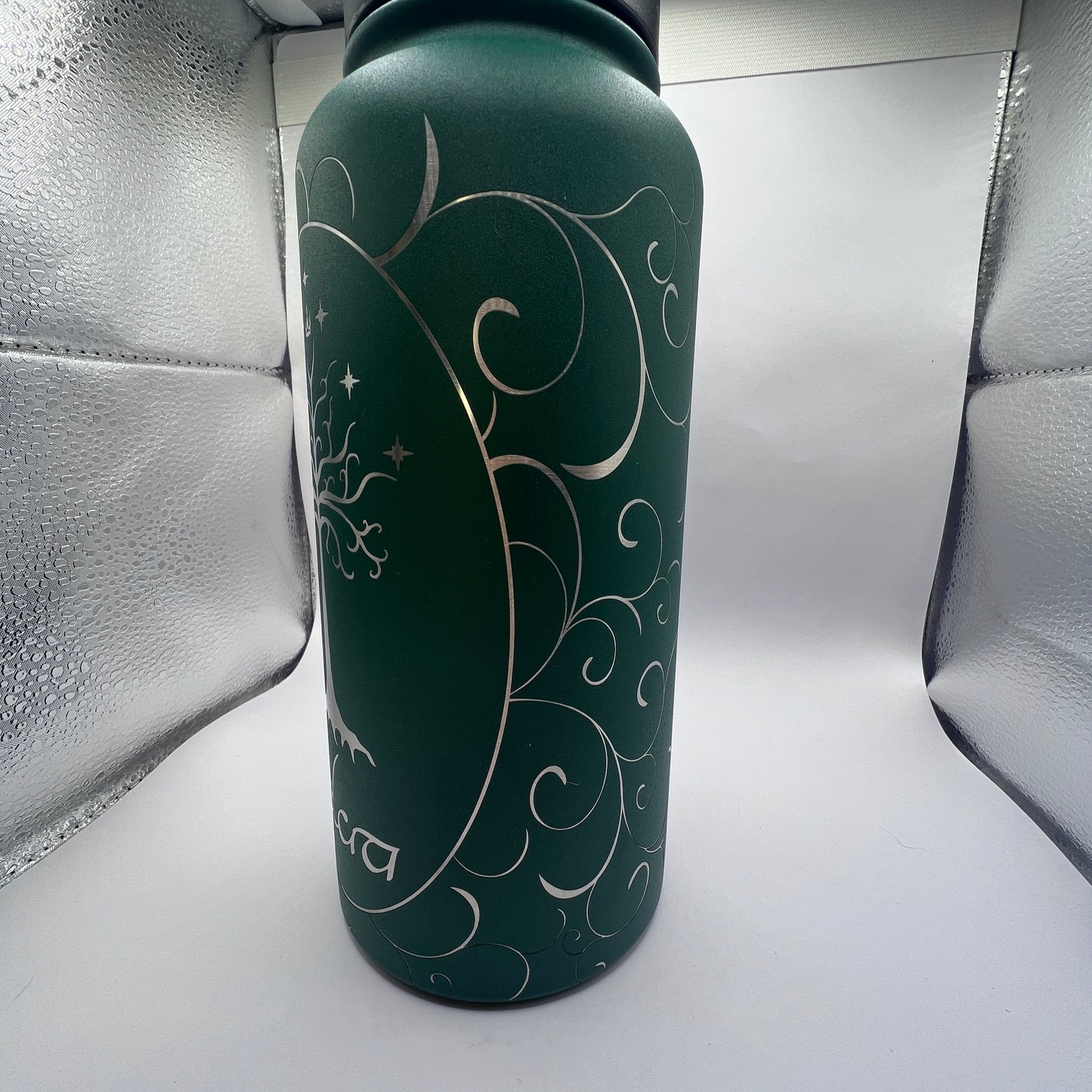 Laser engraved stainless steel water bottle featuring the Tree of Gondor from Lord of the Rings. Includes personalized name option. Perfect gift for LOTR fans