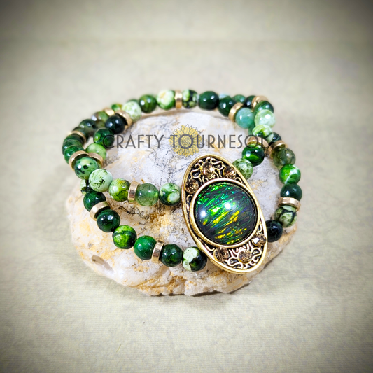 
"Elegant handcrafted green agate gemstone bracelet with vintage-inspired gold bronze centerpiece and intricate details by Crafty Tournesol, perfect for adding a touch of bohemian style and natural beauty to any outfit."