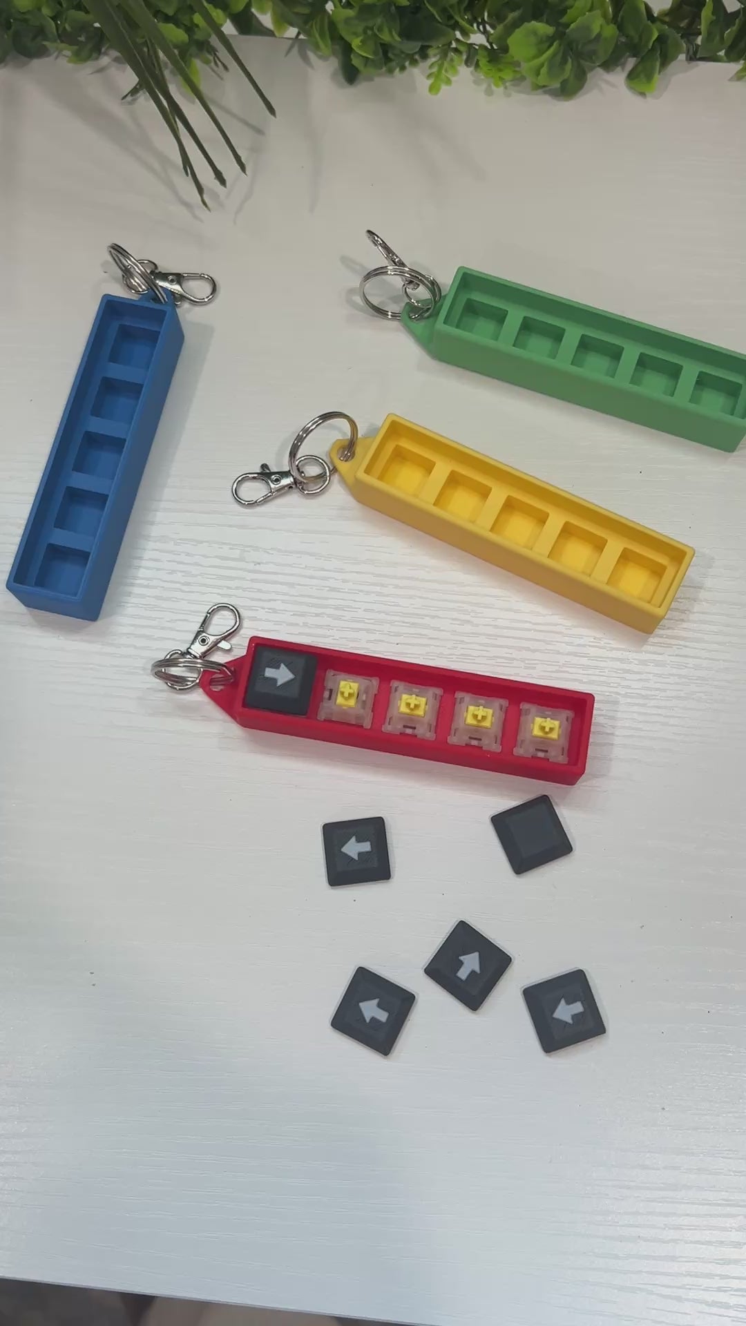 Helldivers 2-inspired keychain clicker featuring mechanical arrow keys. A perfect fidget toy for gamers, stress relief, and tactical clicking action.